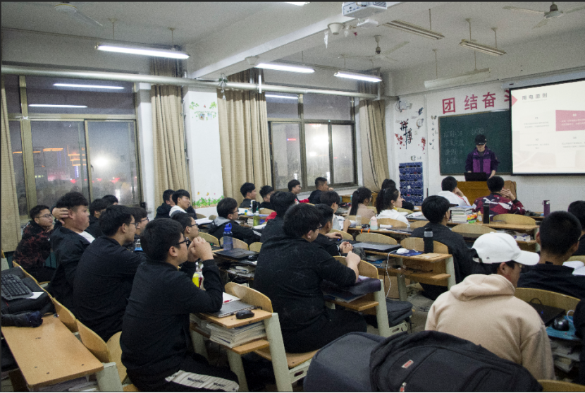 软件系组织展开“安全知识大讲坛”主题班会253.png 软件系组织展开“安全知识大讲坛”主题班会253.png