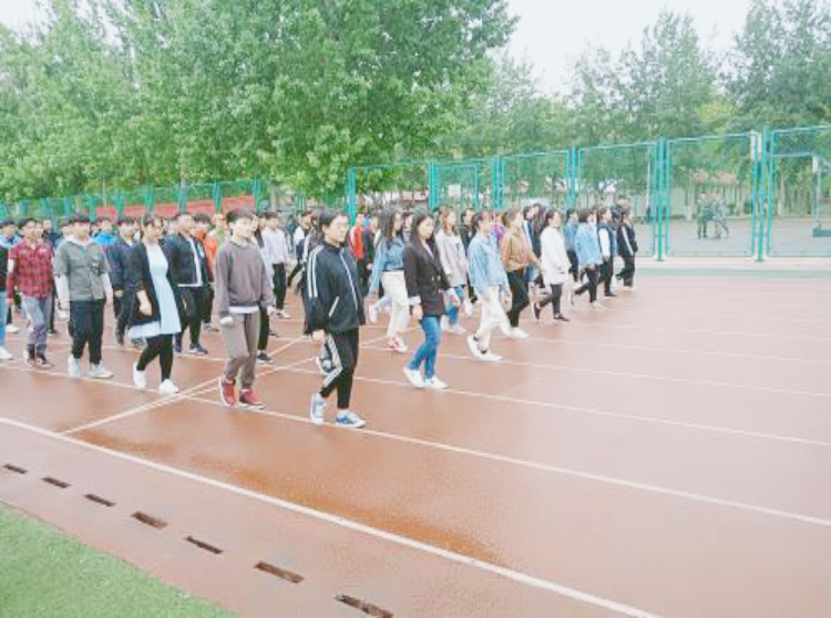 18软件5班(方阵训练)390.png 18软件5班(方阵训练)390.png